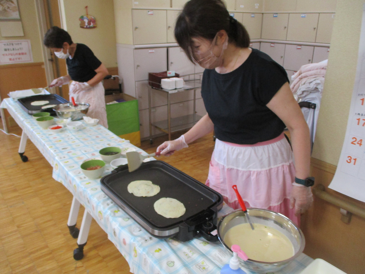 8月納涼祭職員手作りどんどん焼き